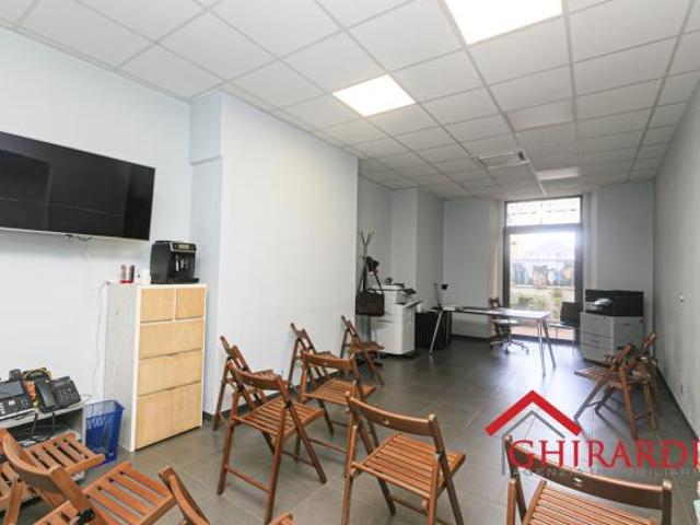 Magazzino in vendita a Genova