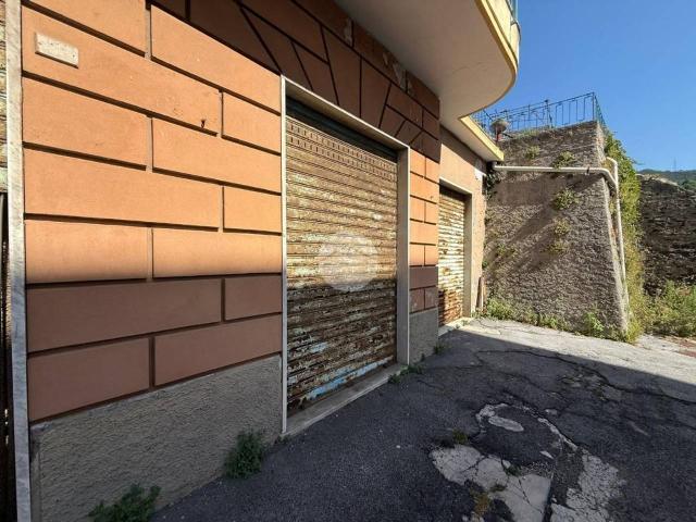 Magazzino in vendita a Genova