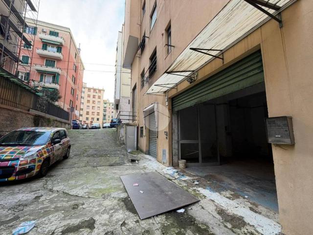Magazzino in vendita a Genova