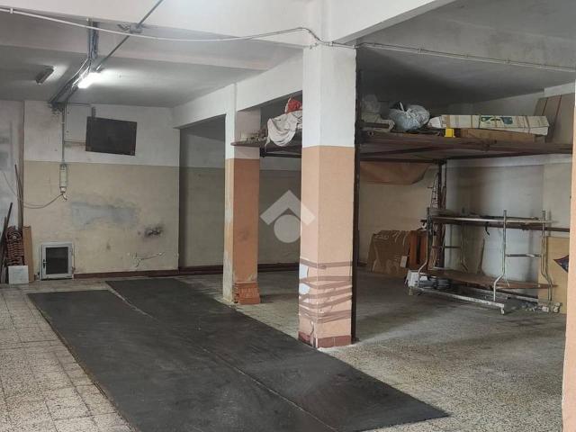 Magazzino in vendita a Genova