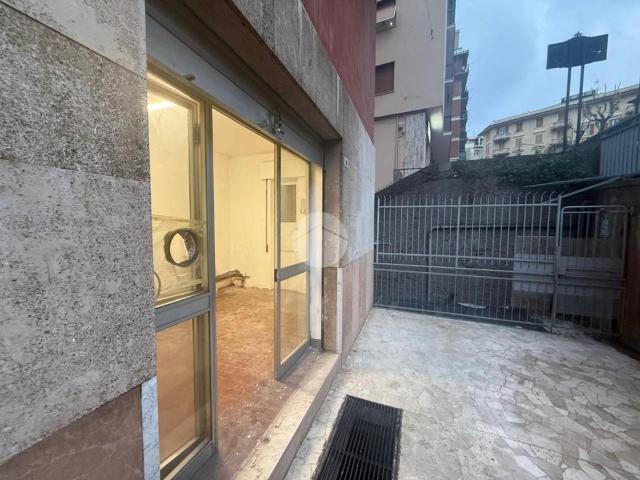 Magazzino in vendita a Genova