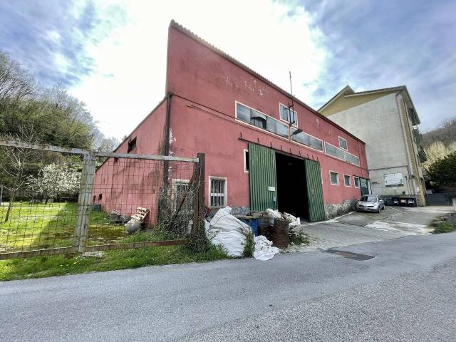 Magazzino in vendita a Genova