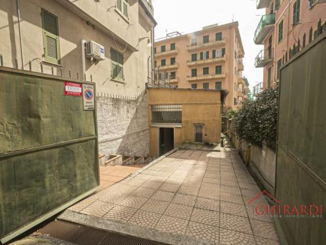 Magazzino in vendita a Genova