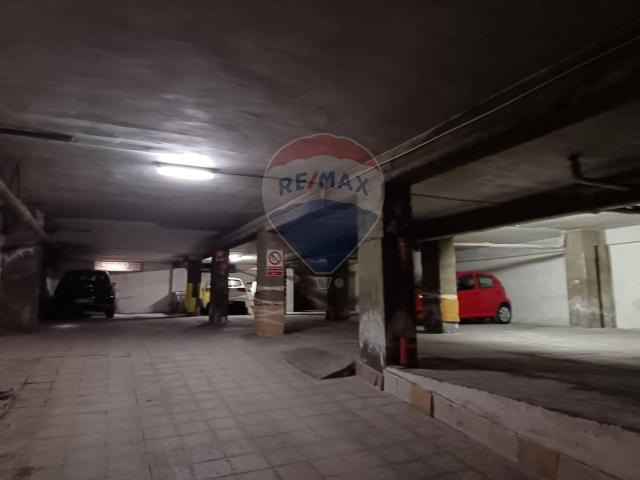 Magazzino in vendita a Gravina Di Catania