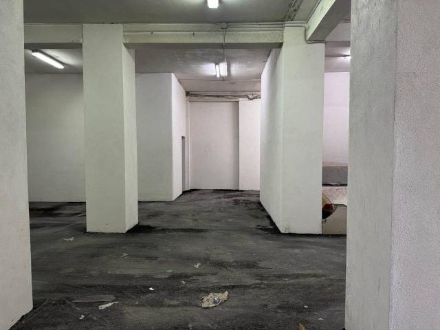 Magazzino in vendita a Gravina Di Catania