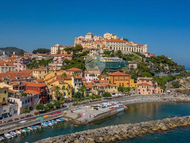 Magazzino in vendita a Imperia