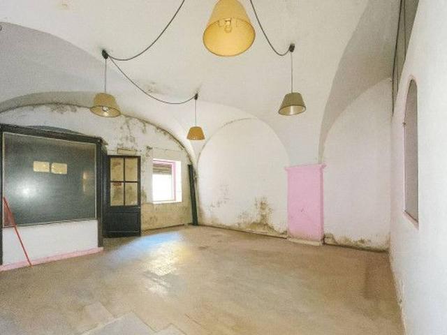 Magazzino in vendita a Imperia