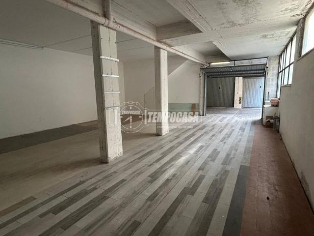 Magazzino in vendita a Ladispoli