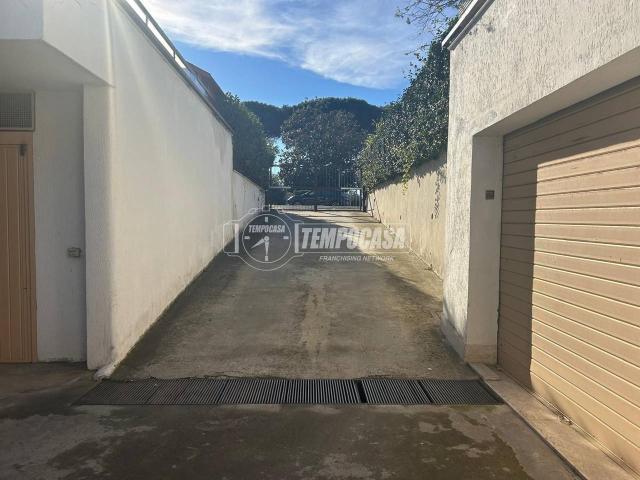 Magazzino in vendita a Ladispoli