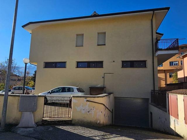 Magazzino in vendita a L'Aquila
