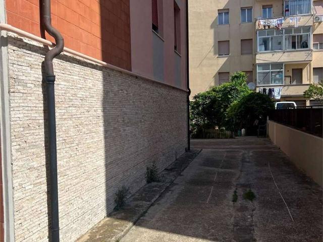 Magazzino in vendita a Livorno