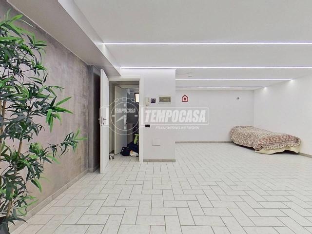 Magazzino in vendita a Palazzolo Sull'Oglio