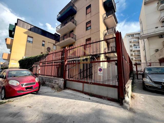 Magazzino in vendita a Palermo
