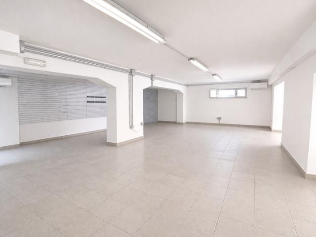 Magazzino in vendita a Pesaro
