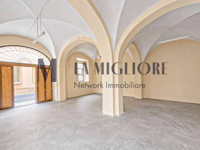 Magazzino in vendita a Pisa