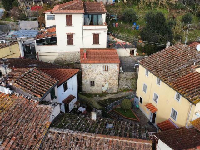 Magazzino in vendita a Pistoia