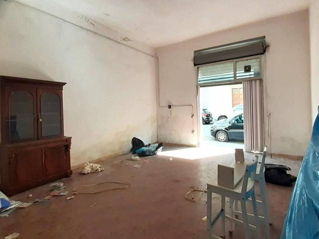 Magazzino in vendita a Pontedera