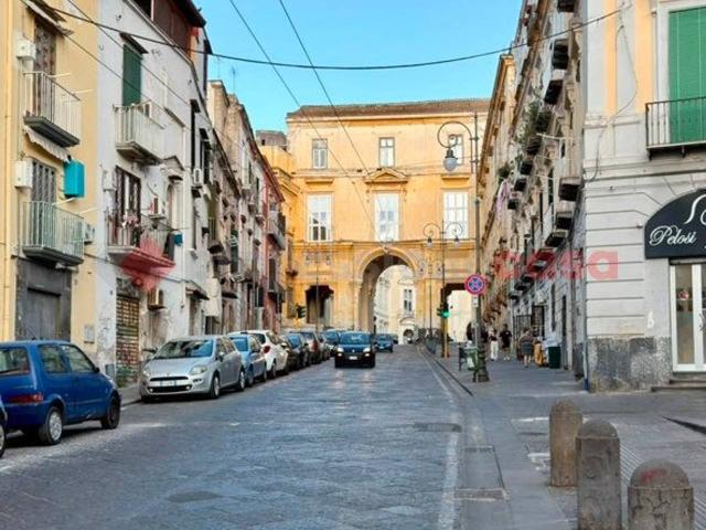 Magazzino in vendita a Portici