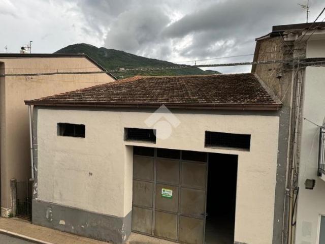 Magazzino in vendita a Pozzilli