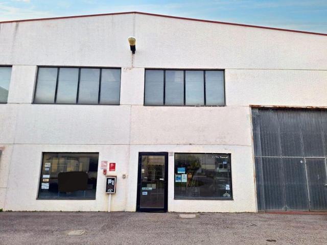 Magazzino in vendita a Ravenna