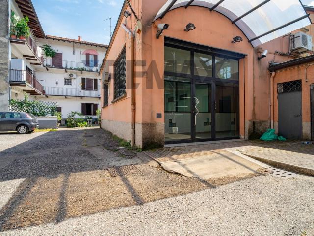Magazzino in vendita a Rho, Zona Centro