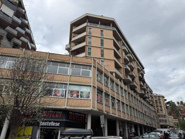 Magazzino in vendita a Roma