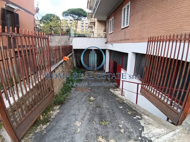 Magazzino in vendita a Roma