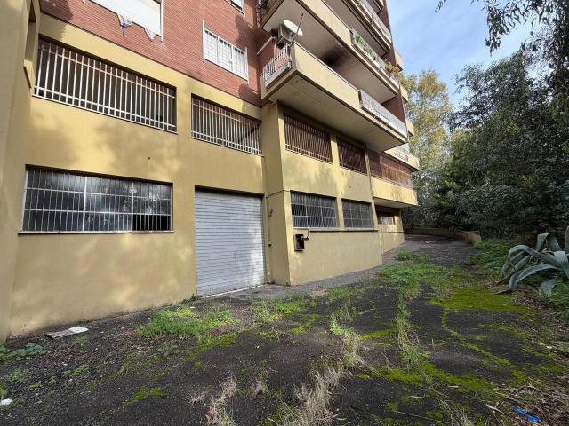 Magazzino in vendita a Roma