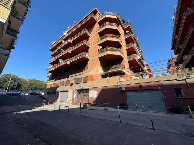 Magazzino in vendita a Roma