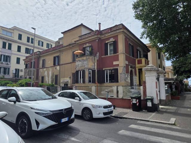 Magazzino in Vendita a Roma