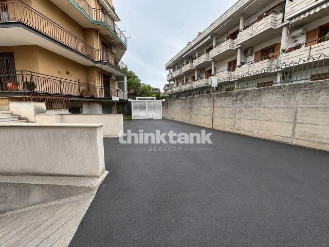Magazzino in vendita a Sant'Agata Li Battiati