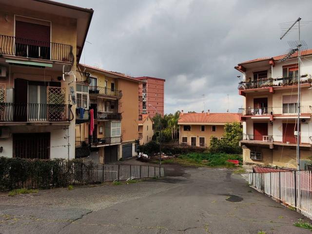 Magazzino in vendita a Sant'Agata Li Battiati