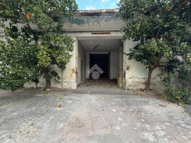 Magazzino in vendita a Sant'Antimo