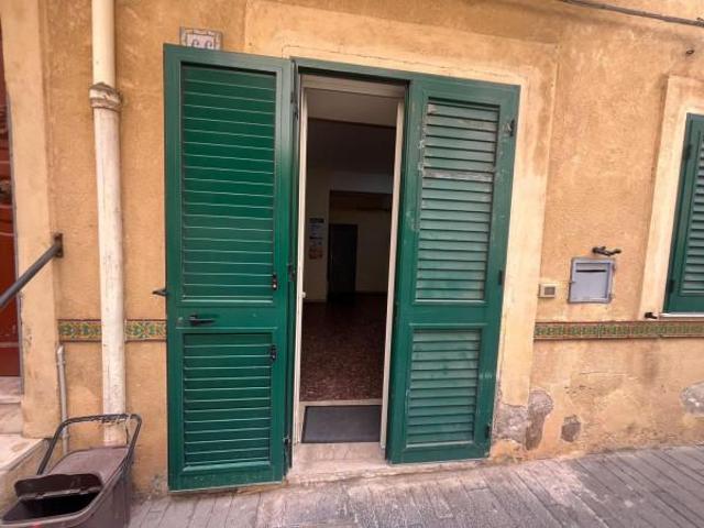 Magazzino in vendita a Santo Stefano Di Camastra