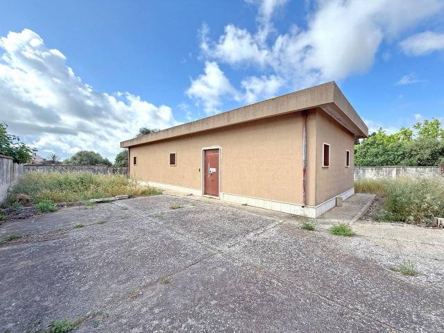 Magazzino in vendita a Sardara