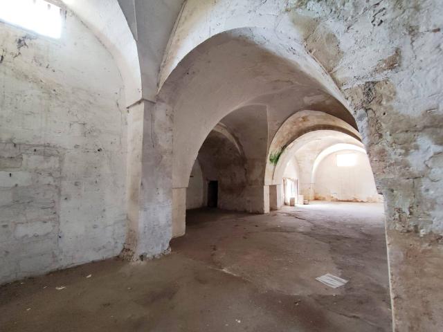 Magazzino in vendita a Sava