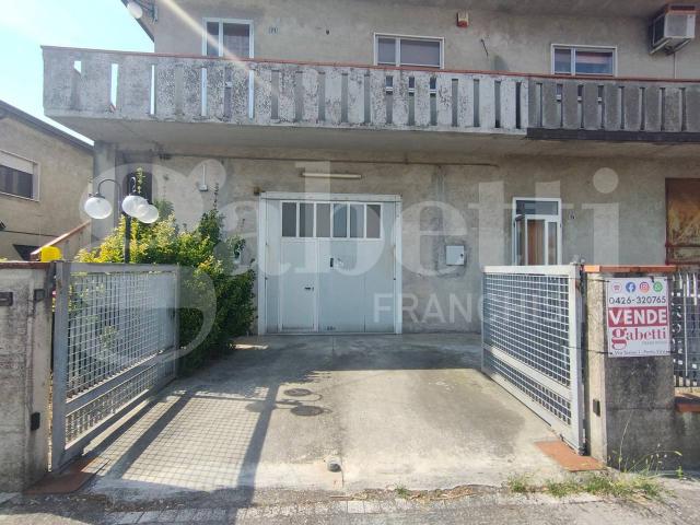 Magazzino in vendita a Taglio Di Po