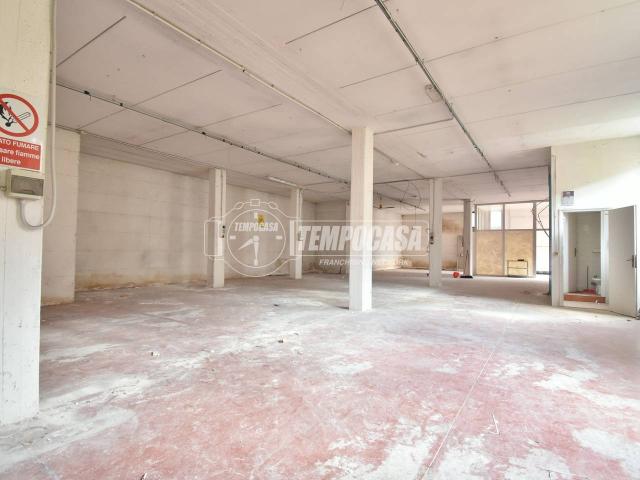 Magazzino in vendita a Tolentino