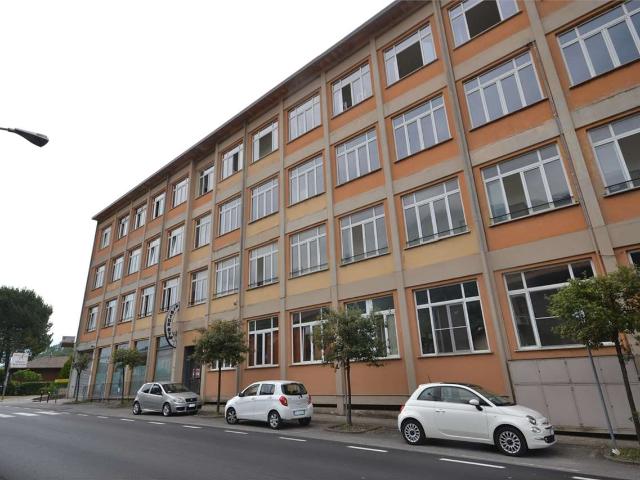 Magazzino in Vendita a Tremezzina