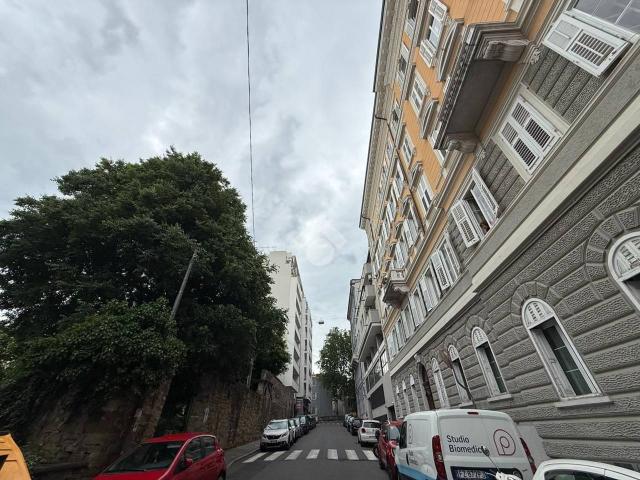 Magazzino in vendita a Trieste