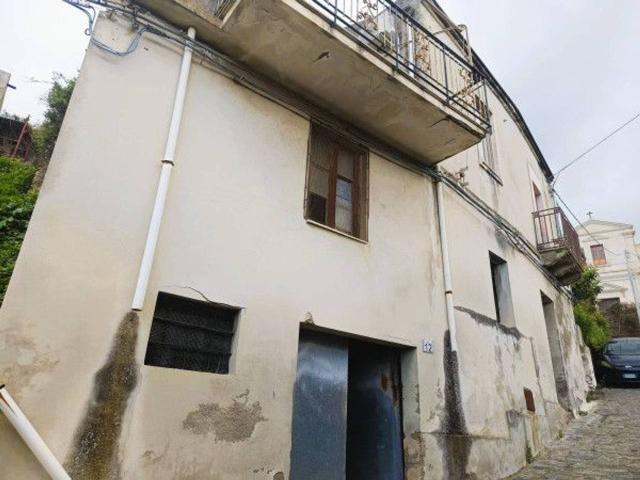 Magazzino in vendita a Valdina