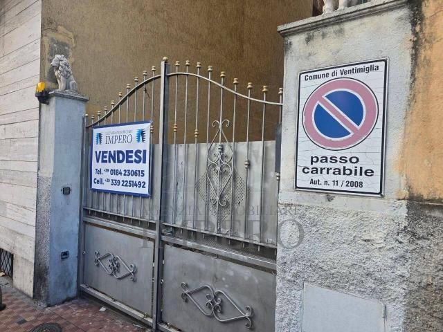 Magazzino in vendita a Ventimiglia