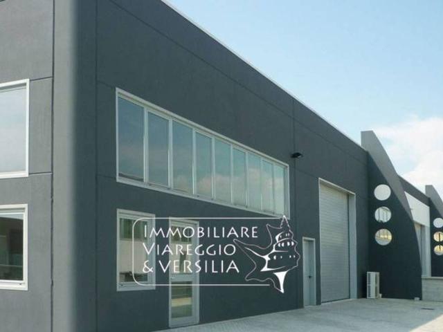 Magazzino in vendita a Viareggio