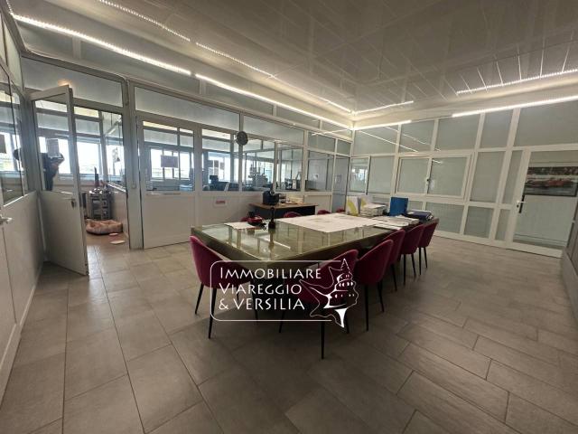 Magazzino in vendita a Viareggio