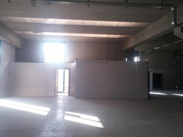 Magazzino in vendita a Villasanta