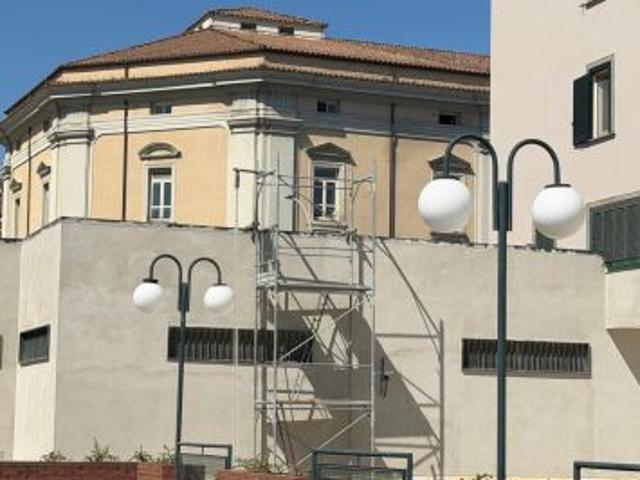 Magazzino in vendita di fronte Tribunale Napoli Nord