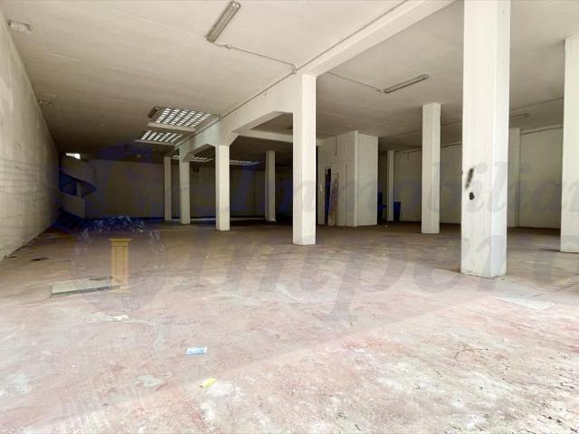 Magazzino in vendita in via santorre di santarosa 18, Pomezia