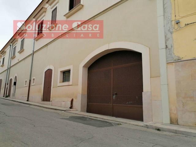 Magazzino in vendita/affitto a Canosa Di Puglia