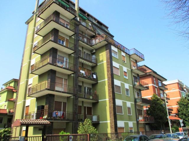 Magazzino in vendita/affitto a Opera