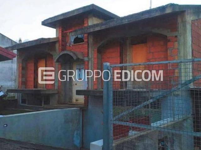 Magazzini e locali di deposito di 108 mq in vendita a Terranova Sappo Minulio Rif. 4550915